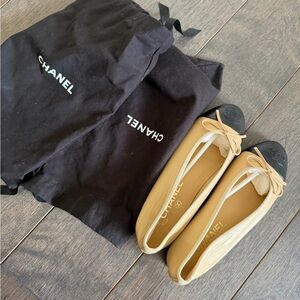 CHANEL Two-Tone Beige and Black Flats